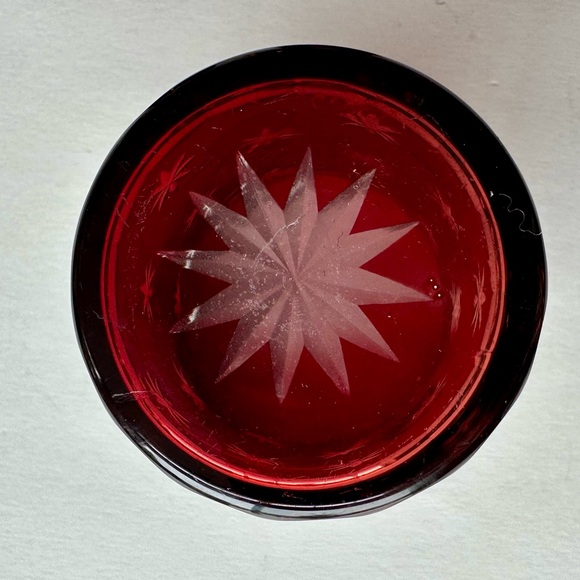 Crabtree & Evelyn 3 Vintage Christmas Red Glass Candle Holders with Etched Stars - Picture 5 of 7